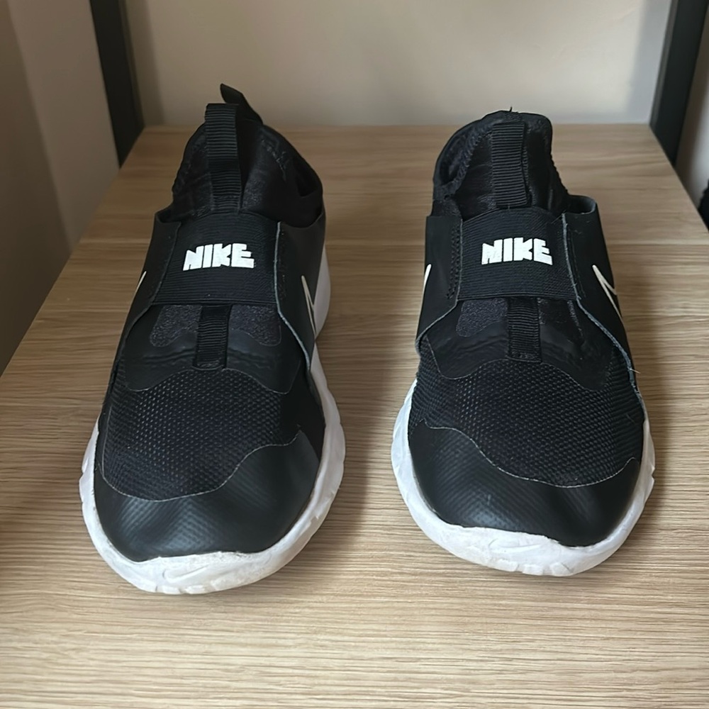 Nike No Lace Sneaker